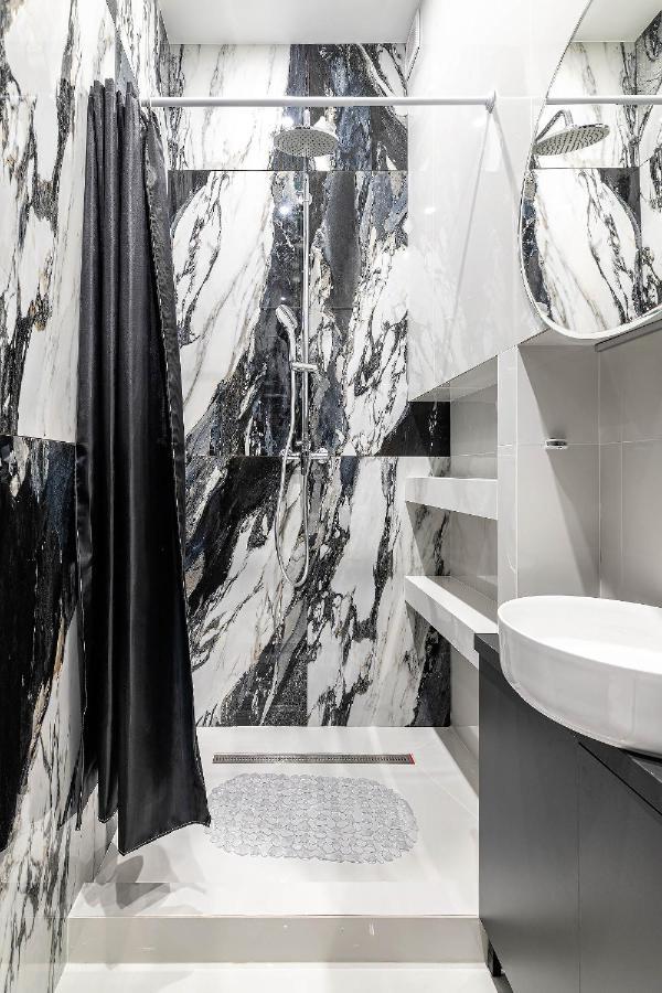 Modern Apartment リヴィウ エクステリア 写真