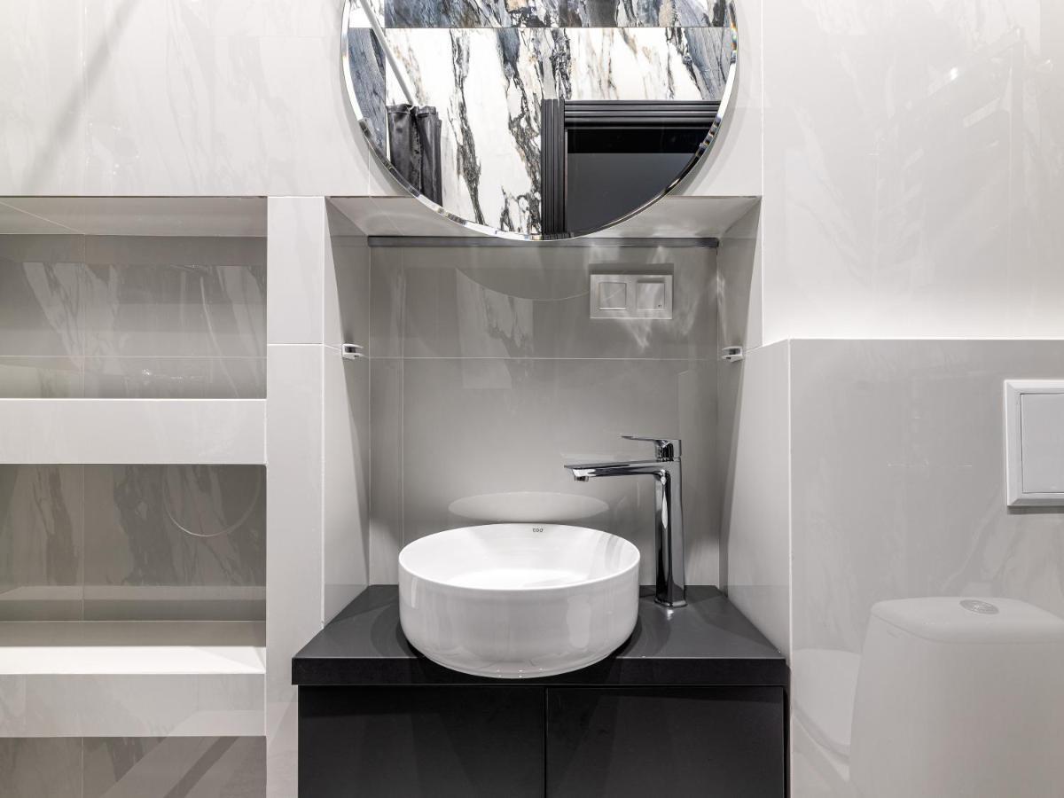 Modern Apartment リヴィウ エクステリア 写真